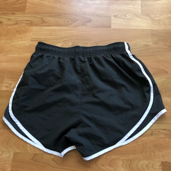 Grey Nike shorts - Picture 2 of 2